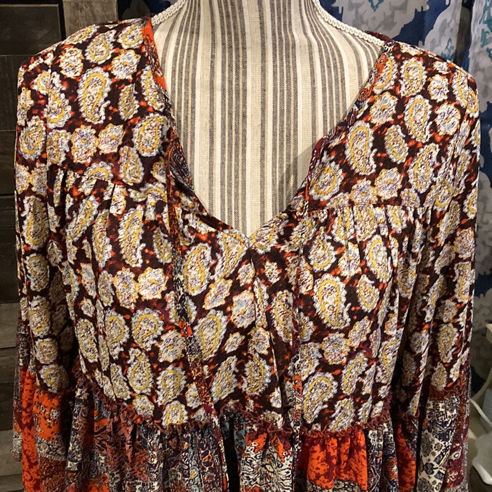 Olive Hill Flowing Blouse w/lots of patterns/prints-Size Medium - Picture 4 of 12